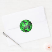 Yin Yang Dragons, groen en zwart Ronde Sticker (Envelop)