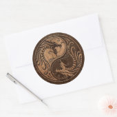 Yin Yang Dragons met een houten korreleffect Ronde Sticker (Envelop)