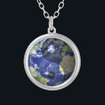 Yin-Yang Harmony op onze planeet Zilver Vergulden Ketting<br><div class="desc">Creëer met de hoop dat onze planeet,  deze wereld die we leven,  meer op Tao's Way zal werken,  die evenwichtig is in Yin-Yang Harmony.</div>