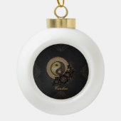 Yin yang het symbool dat staat voor evenwicht keramische bal ornament (Voorkant)