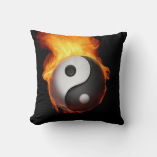Yin Yang in brandende kussen