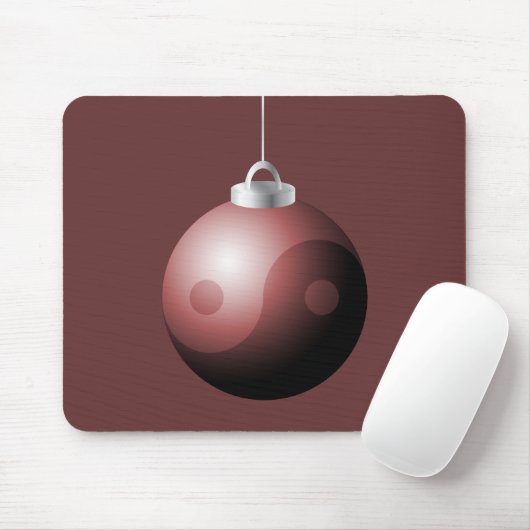 Yin Yang kerstbal in het rood Muismat (Met muis)