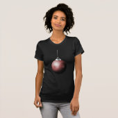 Yin Yang kerstbal in het rood T-shirt (Voorkant volledig)