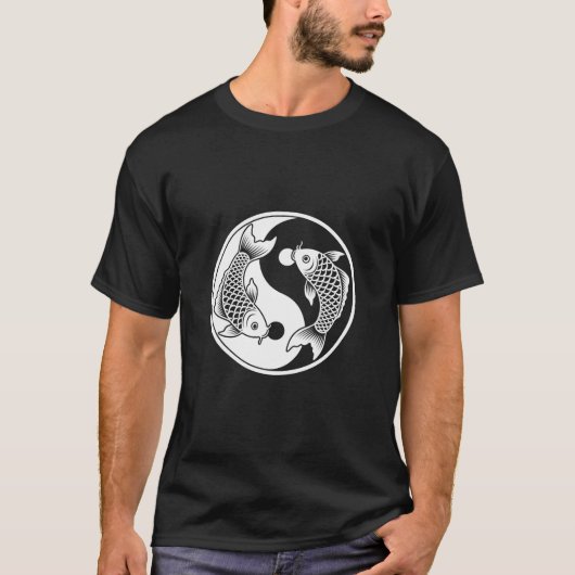 Yin Yang Koi Fish Art Tee – Elegant Ink Drawing De T-shirt (Voorkant)