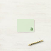 Yin Yang Paw Green Post-it® Notes (Op bureau)