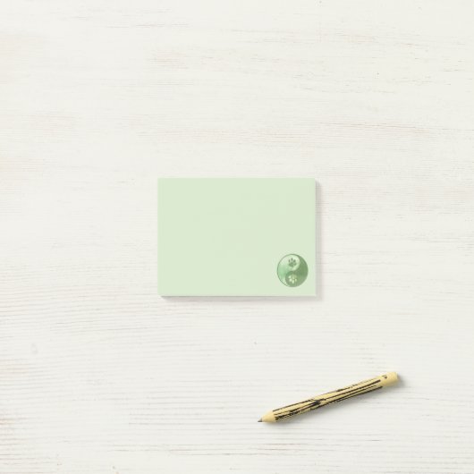 Yin Yang Paw Green Post-it® Notes (Op bureau)