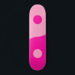 Yin Yang Pink Persoonlijk Skateboard<br><div class="desc">Yin Yang - roze en hete roze yin yang illustratie.</div>