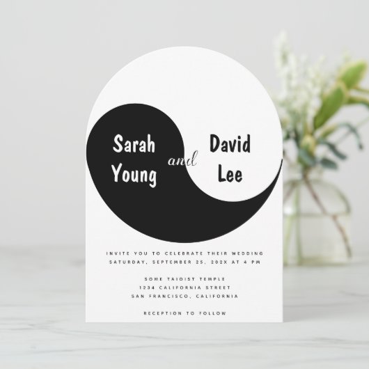 Yin Yang Simple Black and White Arch Wedding Kaart (Staand voorkant)