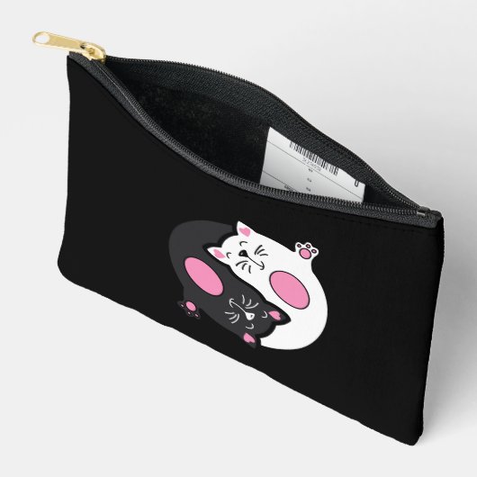 Yin Yang Sleeping Cats In Black And White Etui (Open)