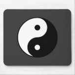 Yin Yang Symbool: Muismat<br><div class="desc">Het op dit product uitgeruste tekengebied is gemaakt met Adobe Illustrator en/of Photoshop.  Kunstwerk van: Brady Arnold.</div>