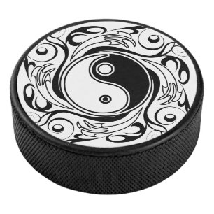 Yin & Yang Symbool Zwart en Wit Tatoeage Stijl Hockey Puck