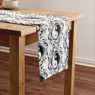 Yin & Yang Symbool Zwart en Wit Tattoo Stijl Korte Tafelloper