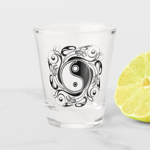 Yin & Yang Symbool Zwart en Wit Tattoo Stijl Shot Glas