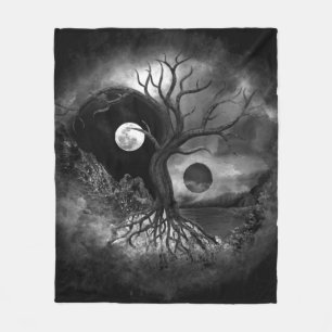 Yin Yang Tree Landscape Black and White Fleece Deken