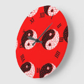 Ying yang circels op rood grote klok (Hoek)
