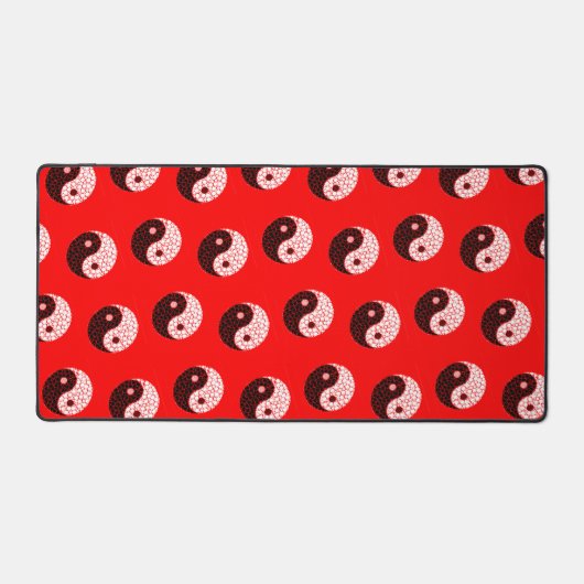 Ying yang patroon op rood bureaumat (Voorkant)