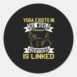 Yoga bestaat in de wereld omdat alles in elkaar zi ronde sticker