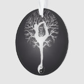 Yoga-boom in zwart-wit ornament (voorkant)