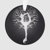 Yoga-boom in zwart-wit ornament (voorkant)