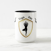 Yoga Day Black Silhouettes Mok (Midden)