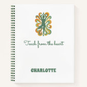 Yoga houding kronkels groene oranje naam slogan re notitieboek (Voorkant)