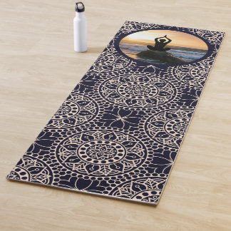 Yoga-houding Rotsachtige Oceaankust Zonsopgang Geb Yogamat