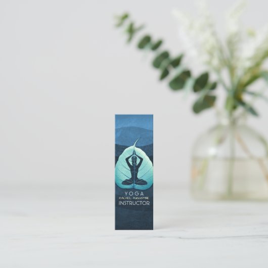 YOGA Instructeur Meditation Pose Bodhi Leaf Cuttin Mini Visitekaartje (Staand voorkant)