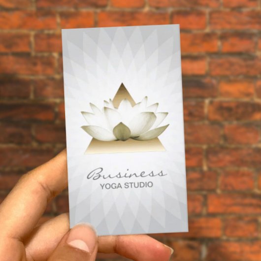 Yoga Instructor Gold Lotus Logo Modern Geometrisch Visitekaartje