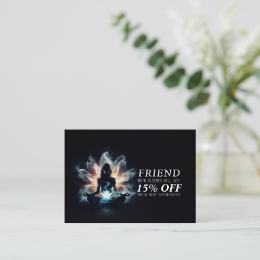 Yoga Instructor Meditatie Pose Gloeiende Mist Lotu Aanbevelingskaartje (Staand voorkant)