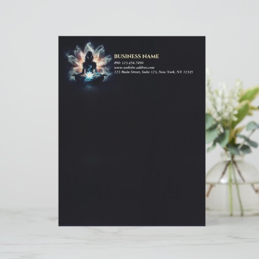 Yoga Instructor Meditatie Pose Gloeiende Mist Lotu Briefhoofd (Staand voorkant)