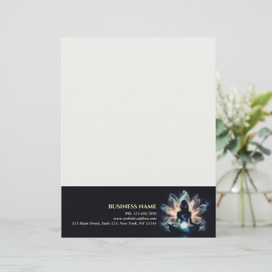 Yoga Instructor Meditatie Pose Gloeiende Mist Lotu Briefhoofd (Staand voorkant)