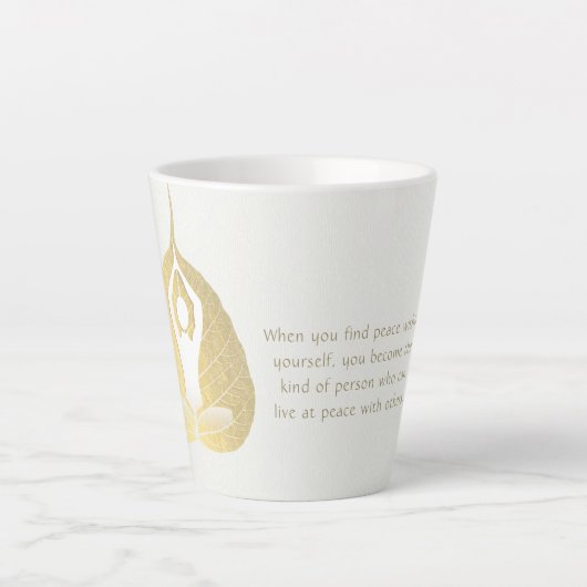 Yoga Instructor Meditation Pose Bodhi Leaf Quotes Latte Mok (Voorkant)