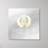 Yoga Instructor Meditation Pose citeert Zen OM Sig Canvas Afdruk (Voorkant)