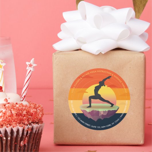 Yoga Instructor Meditation Pose Sun Flying Island Ronde Sticker (Feest)