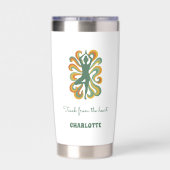 Yoga instructor pose retro swirls name quote geïsoleerde drinkbeker (Achterkant)