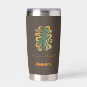 Yoga instructor retro swirls name quote taupe geïsoleerde drinkbeker (Voorkant)