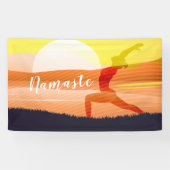 Yoga Instructor Sun Salutation Crescent Moon Pose Spandoek (Horizontaal)