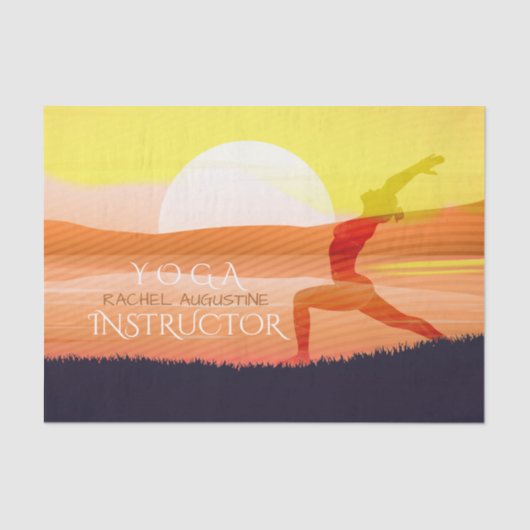 Yoga Instructor Sun Salutation Crescent Moon Pose Tissuepapier (Voorkant)