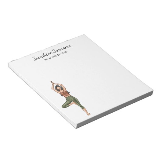 Yoga Instructor Tree Pose Trainer met aangepaste n Notitieblok (Schuin)