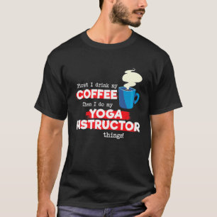 Yoga-instructrice en waardering voor koffie zeggen t-shirt