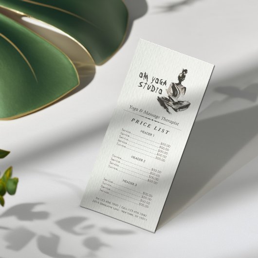 Yoga-instructrice lotushouding penseelstreken reclamekaart
