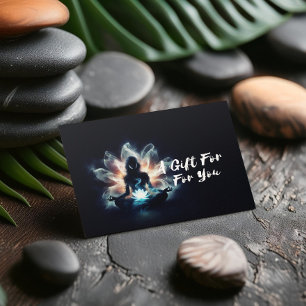 Yoga-instructrice meditatiehouding gloeiende mist kortingskaartje