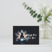 Yoga-instructrice meditatiehouding gloeiende mist  kortingskaartje (Staand voorkant)