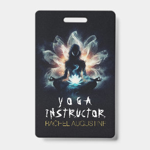 Yoga-instructrice meditatiehouding gloeiende nevel badge