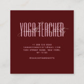 Yoga-instructrice moderne typografie script rood vierkante visitekaartje (Achterkant)