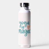 Yoga is een magisch cadeau voor haar geïsoleerde w waterfles (Links)