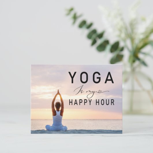Yoga is mijn happy hour Vrouw die yoga doet Briefkaart (Staand voorkant)