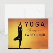Yoga is mijn happy hour Vrouw die yogahouding doet Briefkaart (Voorkant / Achterkant)