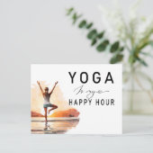 Yoga is mijn happy hour Vrouw die yogahouding doet Briefkaart (Staand voorkant)