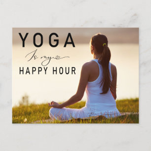 Yoga is mijn happy hour Vrouw poseren yoga Briefkaart